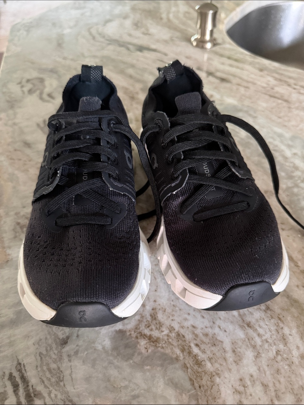 OnCloud Black Cloudswift Running Sneakers with White Sole